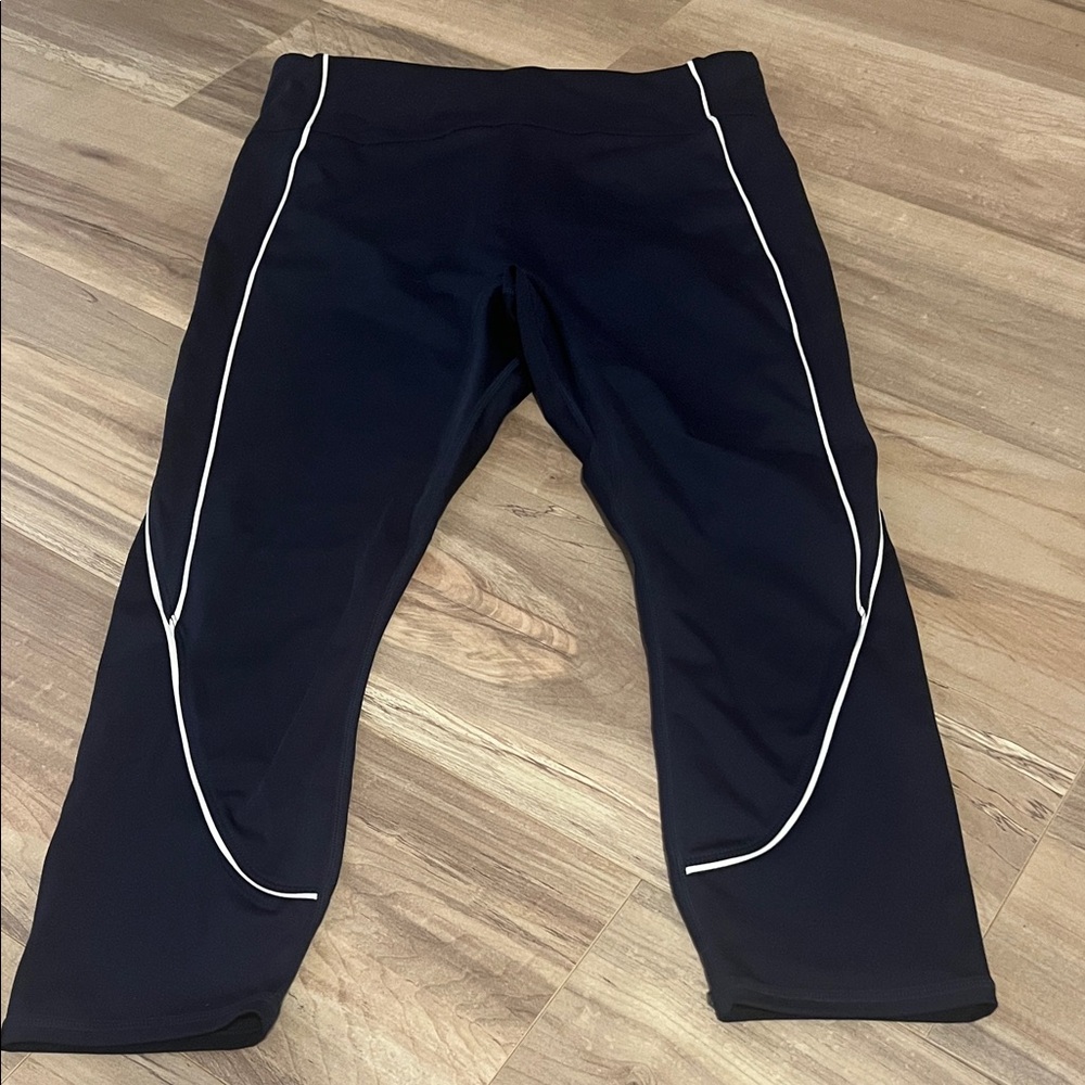 Fabletics 7/8 Navy Leggings with White Trim